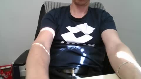 labelette007 online show from April 20, 1:58 pm