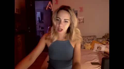 Snapshot of lady_smile69 chatting on October 2, 4:28 pm lady_smile69 online show from October 2, 4:28 pm