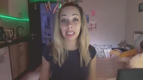 Snapshot of lady_smile69 chatting on October 1, 5:06 am lady_smile69 online show from October 1, 5:06 am