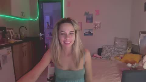 Snapshot of lady_smile69 chatting on October 8, 5:02 am lady_smile69 online show from October 8, 5:02 am
