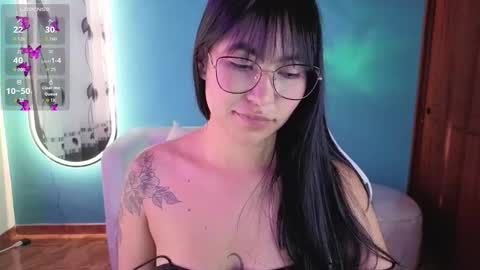 Snapshot of lady_violet_bridgerton_a chatting on September 15, 9:38 pm Lady Violet Bridgerton online show from September 15, 9:38 pm