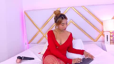 Snapshot of lailastilwills chatting on October 3, 10:18 pm Laila Stilwills online show from October 3, 10:18 pm