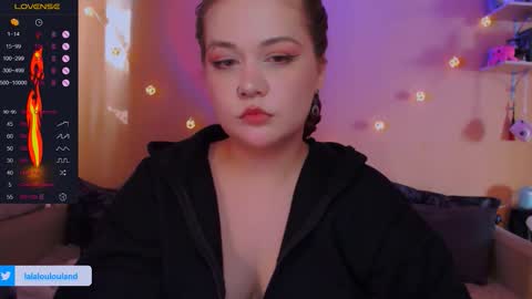 Snapshot of lala_loulou chatting on October 18, 12:09 pm Nicky online show from October 18, 12:09 pm