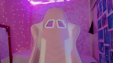 lala Moon online show from January 9, 2:22 pm