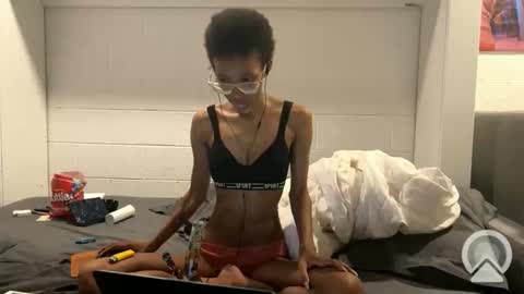 lalunevelvet online show from February 20, 1:46 am