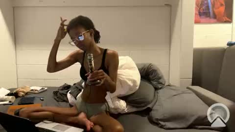 lalunevelvet online show from February 21, 3:45 am