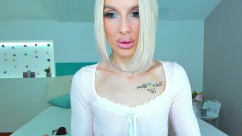 Lana  online show from December 24, 9:00 pm