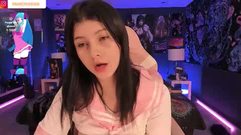 L A N A  online show from November 29, 3:41 pm