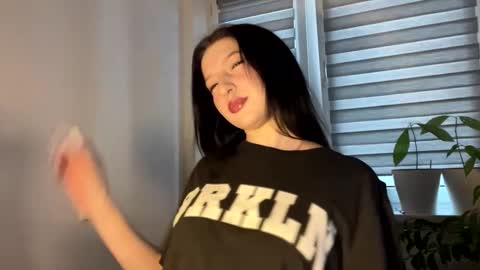 Sarah online show from February 17, 2:05 pm