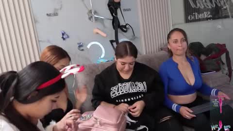 lanna_as online show from November 28, 2:57 pm