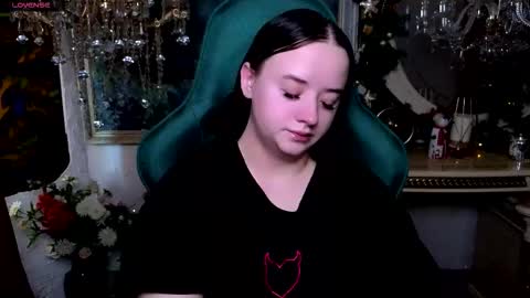 lara_benson_ online show from January 15, 7:17 am