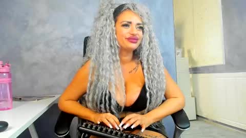 Lara online show from February 22, 9:04 pm
