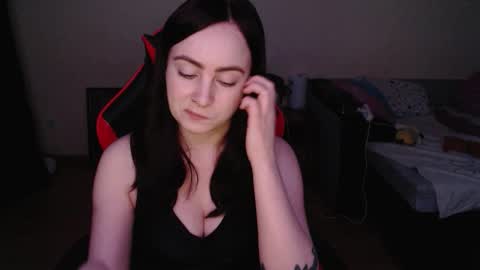 Laralianna online show from February 22, 10:45 pm