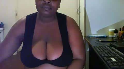 laralovex online show from December 3, 1:36 am