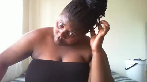 laralovex online show from January 3, 1:35 pm