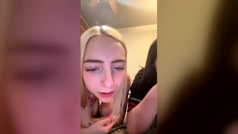 Roxy blue online show from March 1, 7:23 am