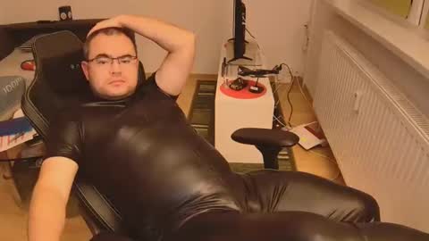 latexboy893 online show from November 24, 12:53 am