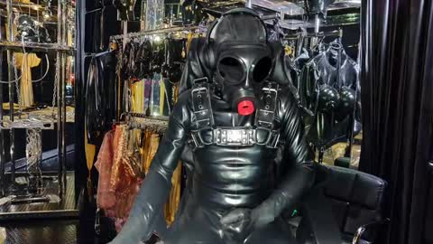 latexlover202 online show from December 21, 11:34 pm