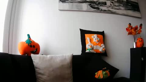 latiinvenushot online show from October 6, 3:30 pm