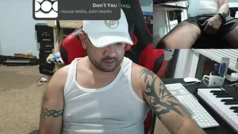 LatinLover83 online show from April 19, 7:53 am