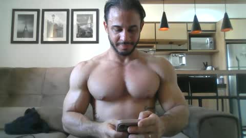latino_rodri online show from June 15, 8:12 pm