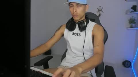 latinoalpha73 online show from March 7, 12:49 pm