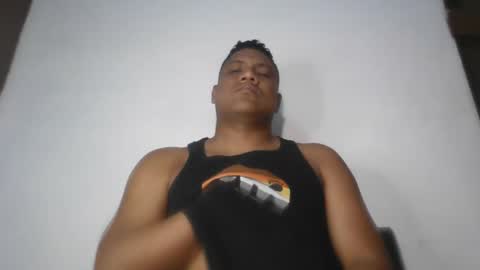 Snapshot of latinrayf chatting on October 25, 7:08 am latinrayf online show from October 25, 7:08 am