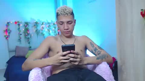 latinsexyboy01 online show from December 19, 1:56 am