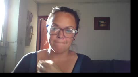 Laura online show from April 28, 9:52 pm