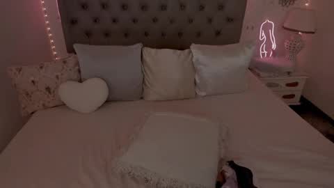 Laura online show from November 23, 7:50 am