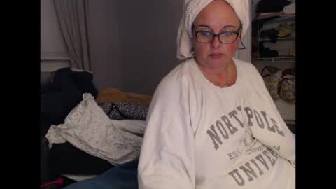 Snapshot of laulauma chatting on October 13, 2:13 am LauLauMa online show from October 13, 2:13 am