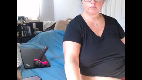 Snapshot of laulauma chatting on October 4, 7:44 pm LauLauMa online show from October 4, 7:44 pm