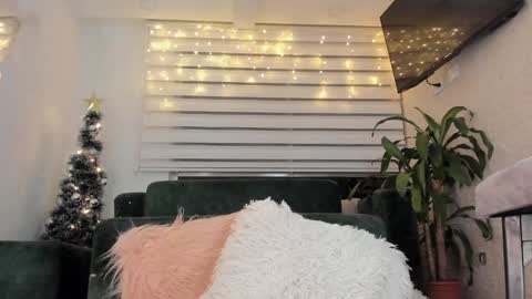 laura cruz online show from December 12, 3:21 am