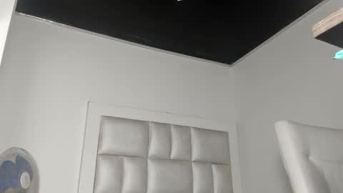 laura__js_ online show from November 24, 4:55 am