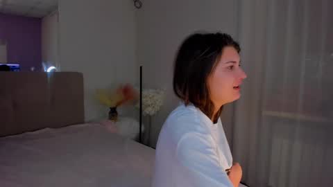 Snapshot of laura__leee chatting on March 11, 6:30 am Laura online show from March 11, 6:30 am
