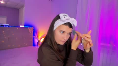 Laura online show from April 9, 6:19 am