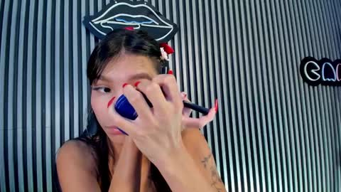 Laura online show from February 18, 6:37 pm