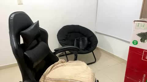 laura online show from November 18, 2:03 am