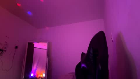 laura online show from March 11, 2:47 am