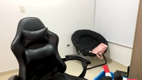 laura online show from November 7, 11:07 pm