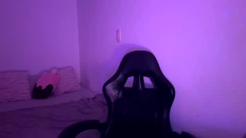 laura online show from April 3, 1:12 am