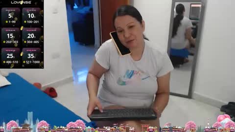 laura_foxx2379 online show from February 20, 5:04 pm