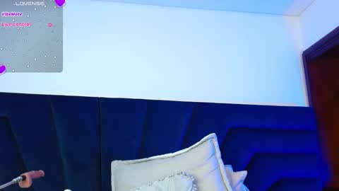 lLAURA online show from February 14, 1:23 am