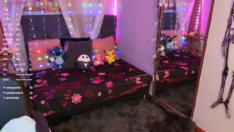 Snapshot of laura_olssen chatting on February 20, 3:41 pm Kate online show from February 20, 3:41 pm