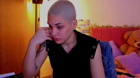 Laura Rose online show from March 22, 8:29 am