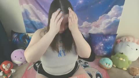 LauraChan online show from April 28, 4:11 pm