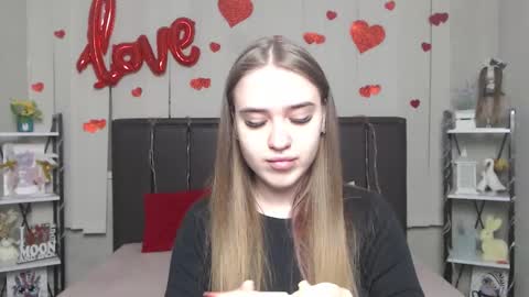 LauraHlot online show from February 26, 7:50 pm