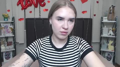 LauraHlot online show from March 31, 6:14 am