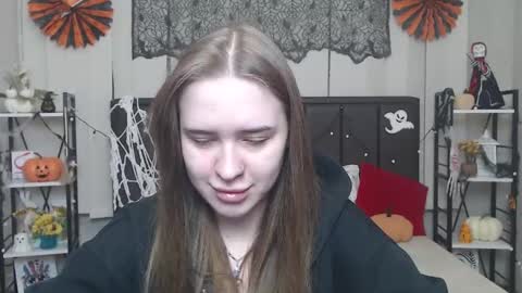 LauraHlot online show from October 28, 6:20 pm