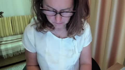 Lauraoven1 online show from June 22, 7:38 am